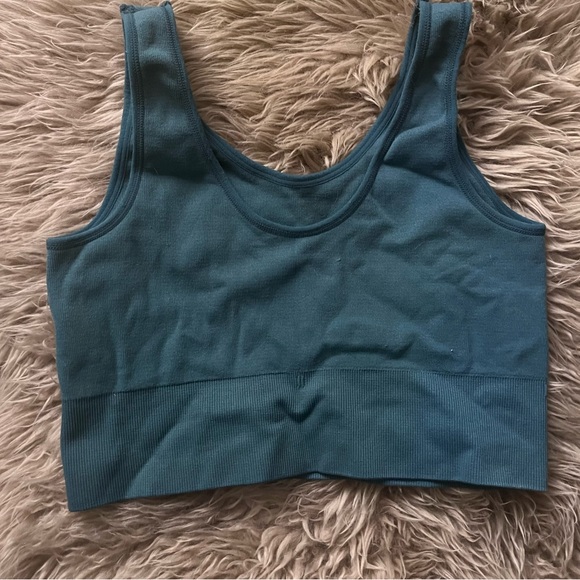 ACTIVE TOP - Picture 2 of 4